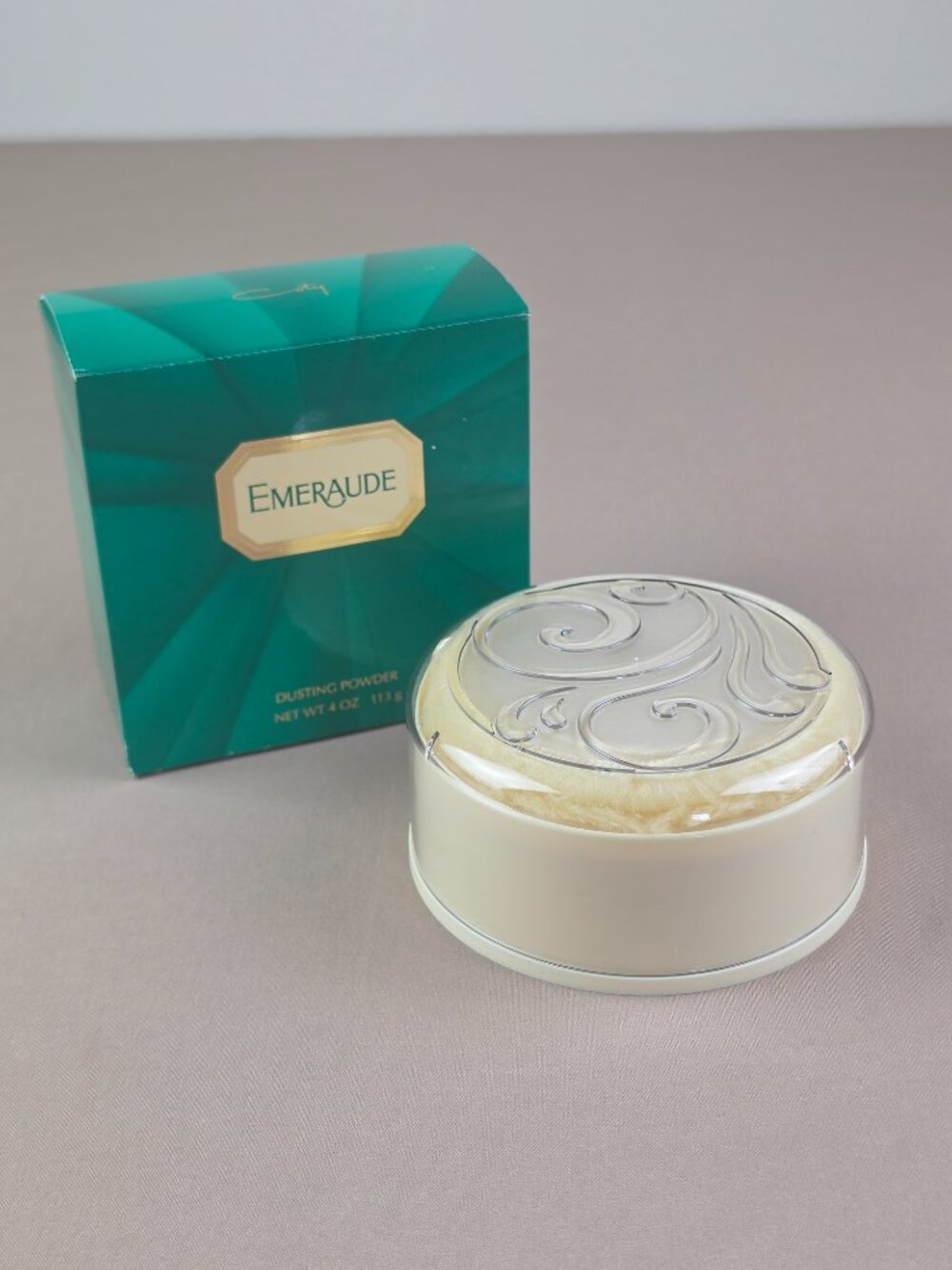 Vtg Coty Emeraude Dusting Body Powder 4 Oz New Old Stock- Inner Cardboard Sealed